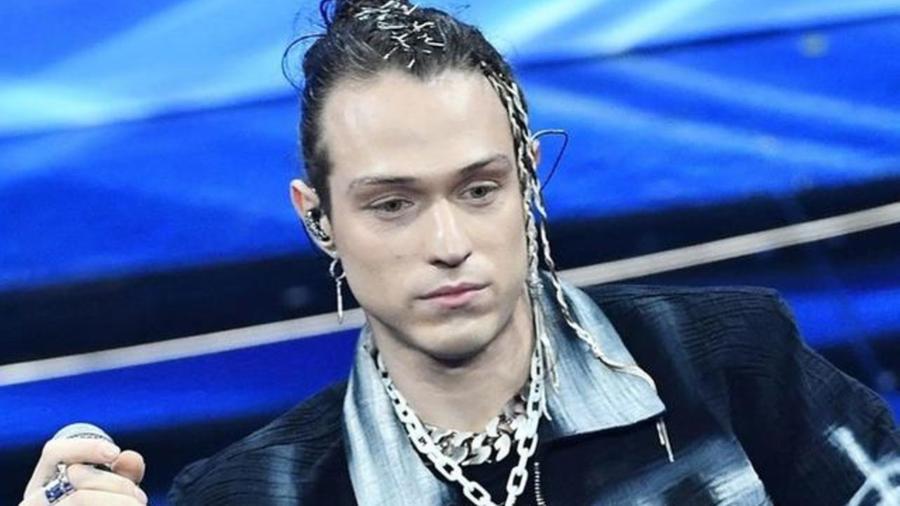 Irama: il tour, il concerto in Versilia i biglietti e qual è il suo